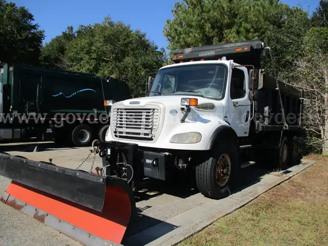 2010 Freightliner M2 112