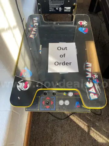 Pac-Man Arcade Game