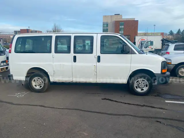 2005 Chevrolet Express 2500 Cargo Van 3494