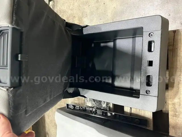 F-250 Middle Front Folding Seat Year - 2021 model year