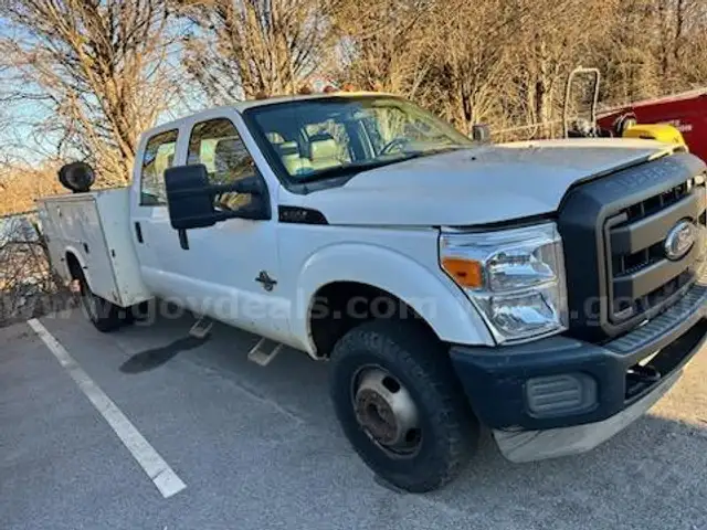 2012 Ford F-350 SD XL Crew Cab Long Bed DRW 4WD