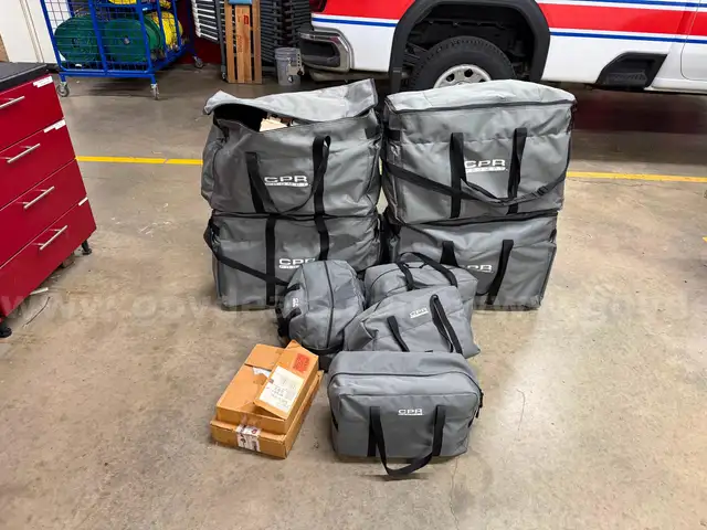 LOT of 40 CPR Prompt Manikins + Varius Lungs