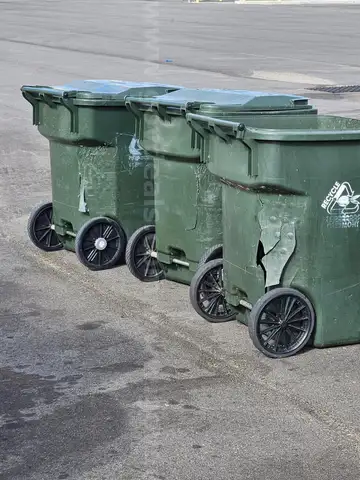 1 LOT OF APPROX. 400 GARBAGE CARTS MIX OF 95/GAL., 65/GAL. &#x26; 35/GAL.