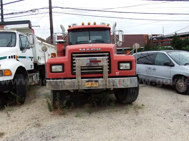 1985 Mack RD600
