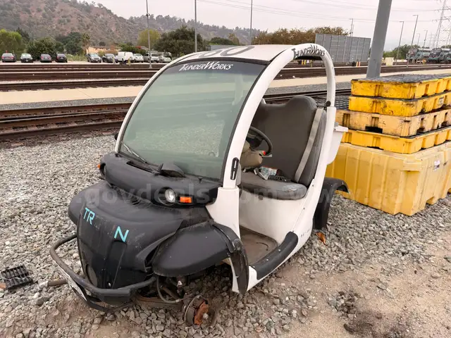 GEM E825 Golf Cart