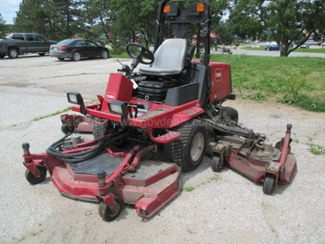 2005 Toro Groundsmaster 4000-D Mower, Model 30410 GovDeals