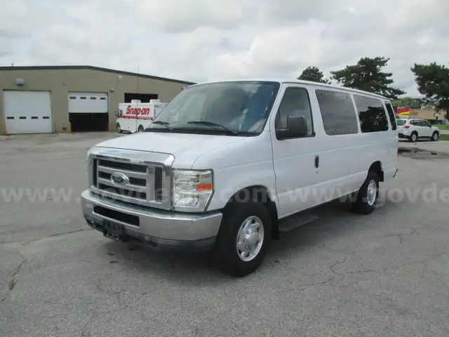 2010 Ford E350 XLT 15-Passenger Van