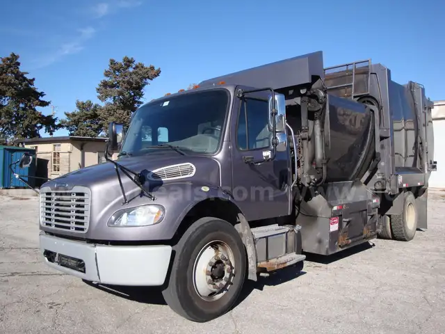 2017 Freightliner M2106 with GS Products Dual Side Load Refuse Body