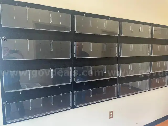 BROCHURE WALL MOUNT