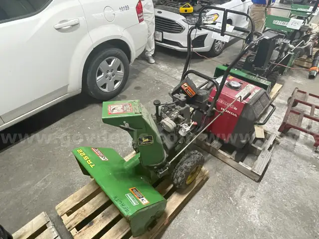 John Deere Snow BLO/WK BEH LARGE