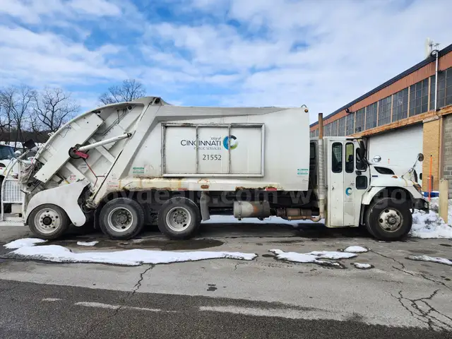 International Garbage Truck 25yd Rear