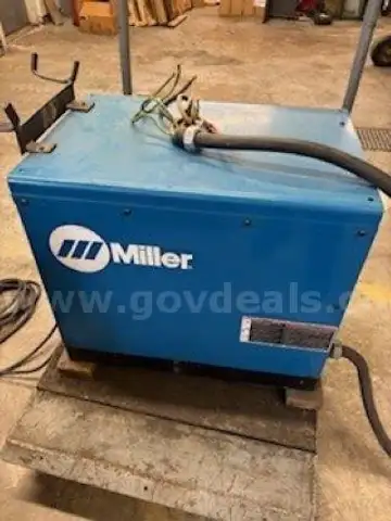 Miller Dialarc 250 AC/DC Arc Welder, Serial no# LF033618