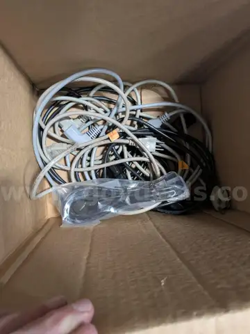 Lot of miscellaneous electronic devices and parts.  Electronics.  (HopCC)