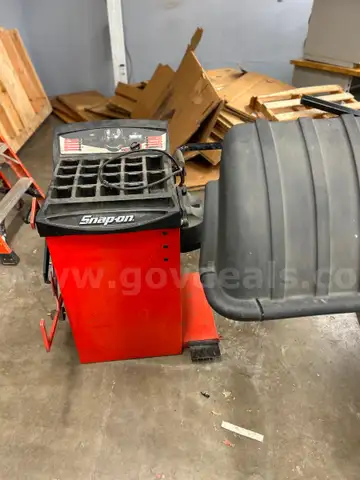 Snap On tire balancer