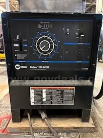 Miller Dialarc 250 AC/DC Arc Welder - Serial #LF033618