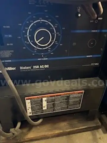 Miller Dialarc 250 AC/DC Arc Welder - Serial #LF033621