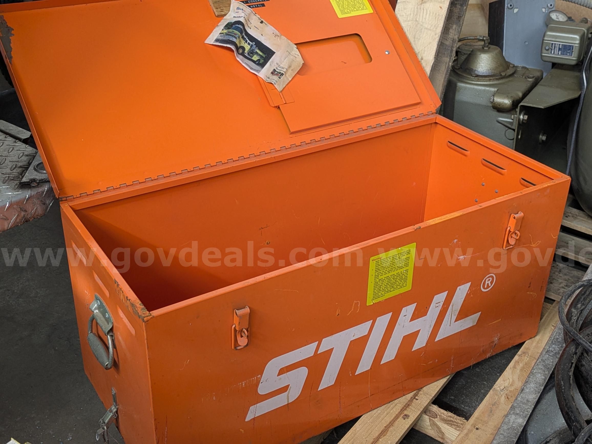 YARDSALE　ダルトン■3COMPARTMENT BIN 54 STIHL STORAGE BOX | GovDeals