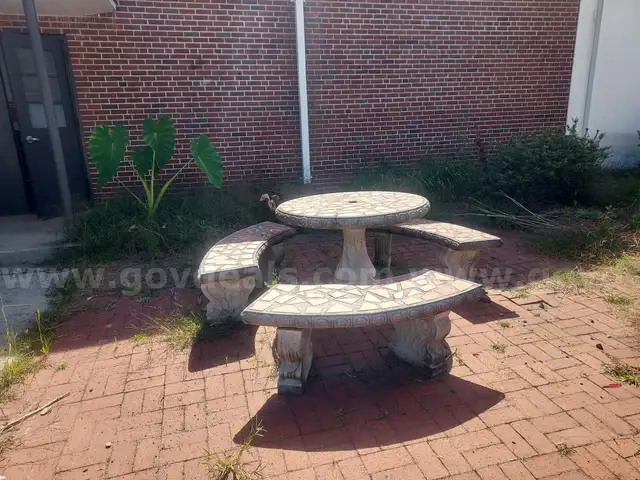 Concrete tables &#x26; seats