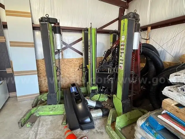 7 Ari-Hetra Mobile Lifts
