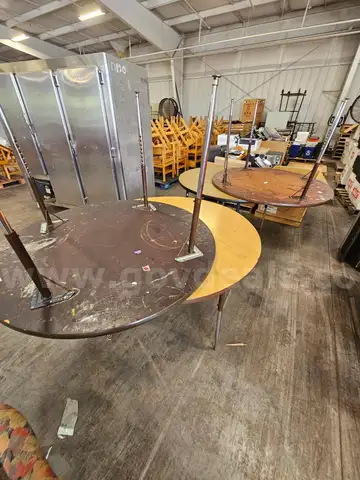 (4) ROUND TABLES (4FT ROUND)