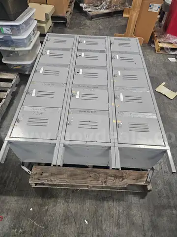 ONE SET OF METAL LOCKERS 15-DOOR  (66IN H X 45IN W X 15IN D)