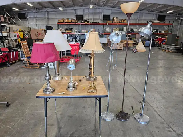 SMALL LOT OF ASSORTED LAMPS