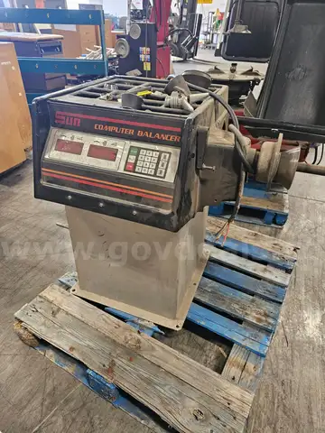 TIRE BALANCER