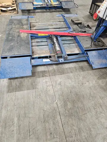 VEHICLE LIFT