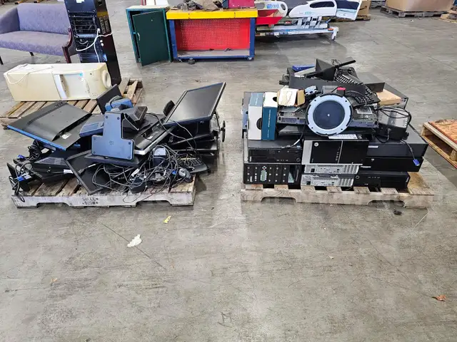 (2) PALLETS OF COMPUTER EQUIPTMENT (FOR PARTS ONLY)