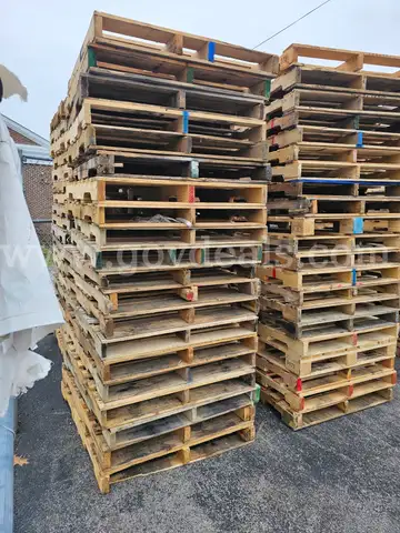 (80) USED WOOD PALLETS (48IN L X 40IN W)