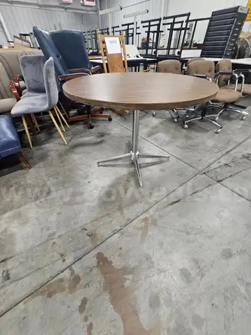 ROUND TABLE (42IN ROUND)