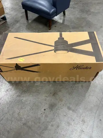 HUNTER TRAK 60INCH CEILING FAN (NEW IN BOX)