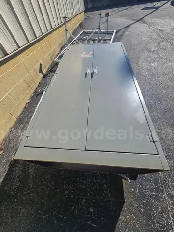 METAL STORAGE CABINET (NO KEYS) (72IN H X 36IN W X 18IN D)