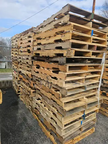 (60) USED WOOD PALLETS (48IN L X 40IN W)