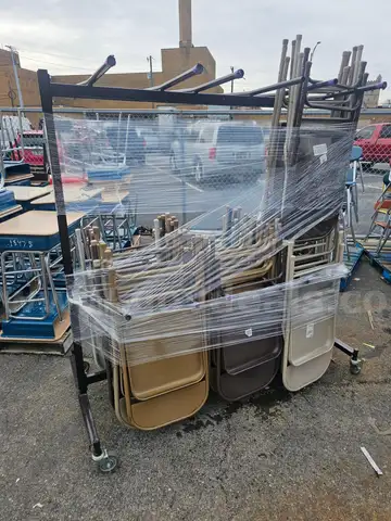 (40) METAL FOLDING CHAIRS WITH CART