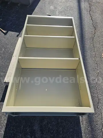 METAL STORAGE SHELF (68IN H X 36IN W X 13IN D)