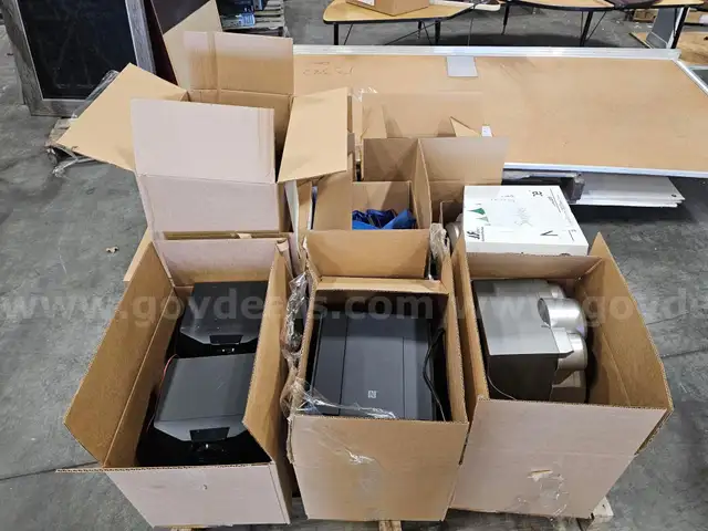 LOT OF ASSORTED AUDIO VISUAL EQUIPTMENT (UNKNOWN WORKING CONDITION)