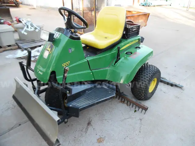 2013 John Deere 1200H Bunker Rake