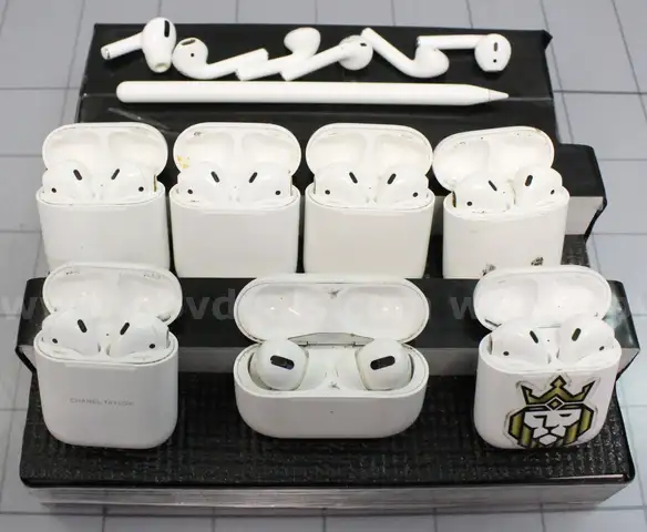 (7) Sets of Apple Air Pods/etc., Approx. 1 lb., #33440, **PICK UP ONLY**