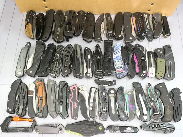 Approx. 11 lbs. of Assorted Black Knives, #34164, **PICK UP ONLY**