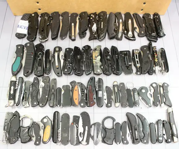 Approx. 11 lbs. of Assorted Black Knives, #34250, **PICK UP ONLY**