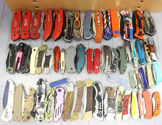 Approximately 11 lbs. of Assorted Knives, #34285, **PICK UP ONLY**