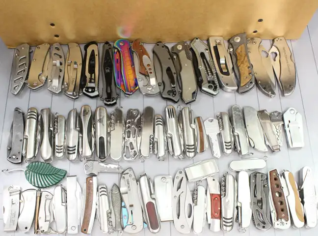 Approximately 11 lbs. of Assorted Silver Tone Knives, #34319, **PICK UP ONLY**