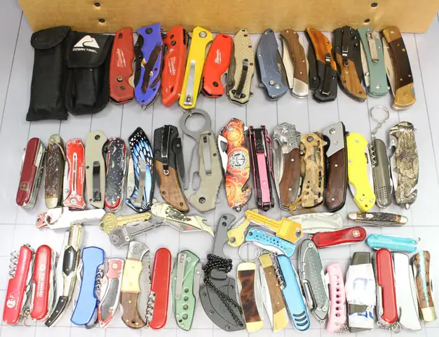 Approximately 11 lbs. of Assorted Knives, #34320, **PICK UP ONLY**