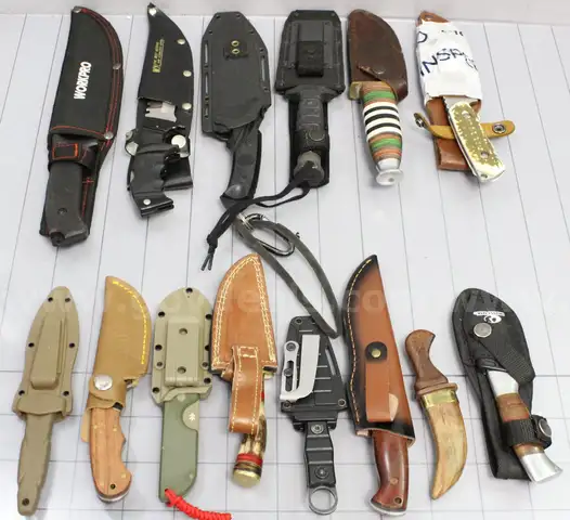 Approximately 9 lbs. of Assorted Fixed Blade Knives, #34406, **PICK UP ONLY**
