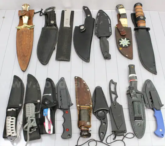 Approximately 7 lbs. of Assorted Fixed Blade Knives, #34409, **PICK UP ONLY**