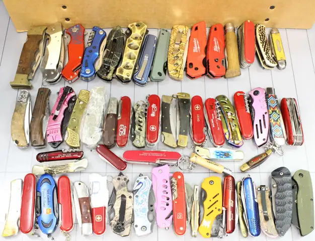 Approximately 11 lbs. of Assorted Knives, #34438, **PICK UP ONLY**
