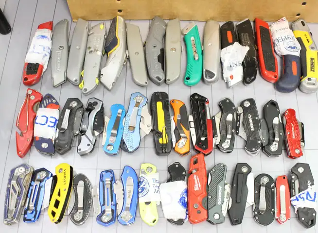 Approx. 11 lbs. of Assorted Box Cutters/Utility Knives, #34450, **PICK UP ONLY**