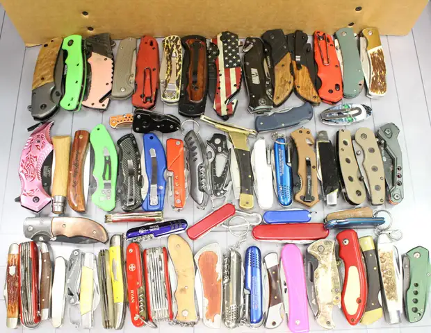 Approximately 11 lbs. of Assorted Knives, #34621