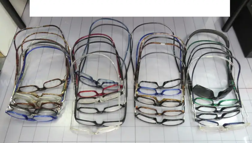 Approx. 2 lbs. of Assorted Eye/Reading Glasses, #32948